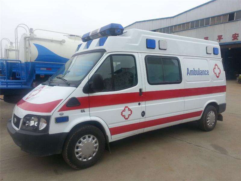 救護車和醫(yī)療車有什么區(qū)別？救護車廠家專業(yè)為你解答。01