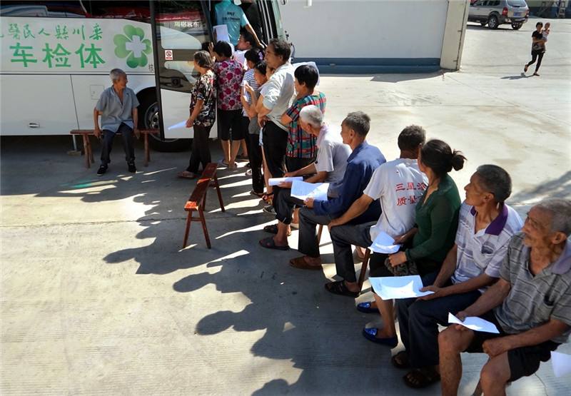 移動體檢車造福人民群眾，生產(chǎn)廠家為健康護航02