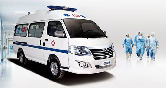 命懸一線牽動(dòng)人心，救護(hù)車(chē)臨危不亂治病救人_